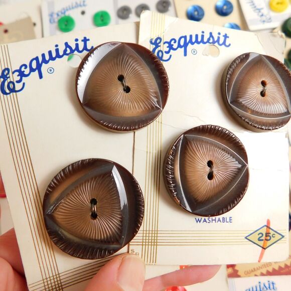 Vintage Buttons On Cards Lot Of 24 Pinks, Purples Burgundy LaMode, LeBouton NOS - Picture 11 of 16